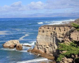 Pelican Cove located on the Back Bay with Morro Rock Views - Los Osos - Outdoors view