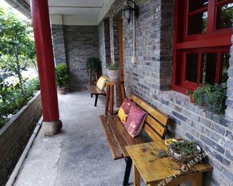 Kevin's Trekker Inn - Dêqên - Patio