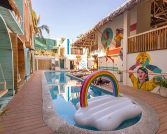 Happiness Hostel Boracay - Boracay - Pool