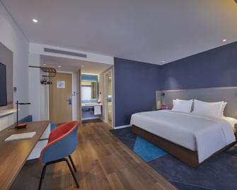Holiday Inn Express Shanghai Jinshan By IHG - Shanghai - Bedroom