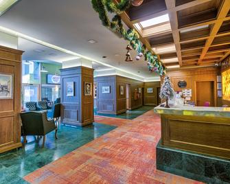 Hotel Ambient - Braşov - Front desk