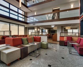 Drury Inn & Suites Evansville East - אבנסוויל - לובי
