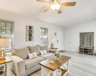 Pet-Friendly Home Near Dtwn Tallahassee! - Tallahassee - Living room