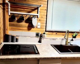 The General Store- Private and centrally located - Colorado Springs - Kitchen