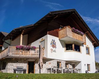 Chalet Fisti - La Villa - Building