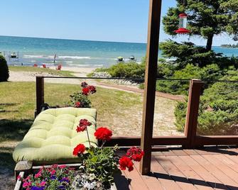 Memories: Classic updated Lake Michigan Knotty Pine Cottage on private beach - Mackinaw City