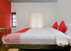 OYO Bell's Bigxa Homestay - Cherrapunji - Bedroom