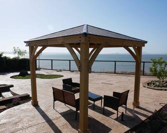Beautiful Home With Spectacular Bay View From Patio! - Pinole - Patio
