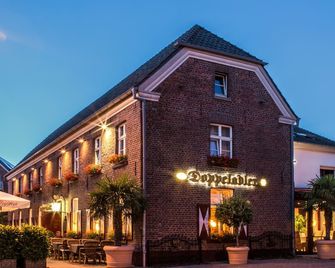 Hotel Restaurant Doppeladler - Rees - Gebouw