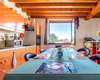 Large 75m2 apartment with quiet view 25km from Lyon - Chasse-sur-Rhône - Jídelna