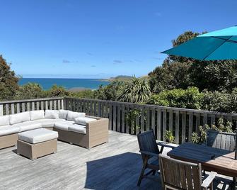Kaka Point Beach House - Kaka Point - Balcony