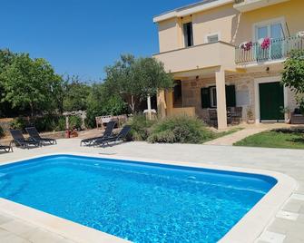 Apartment near Krka national park - Drinovci - Piscina