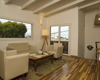 لا بوسادا دي مادرين - بويرتو مادرين - غرفة معيشة