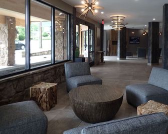 Clarion Pointe Downtown Gatlinburg - Gatlinburg - Lobby