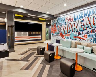 Tru by Hilton Auburn - Auburn - Oleskelutila