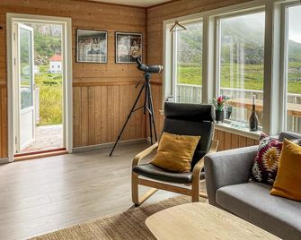 Pet Friendly Home In Straumsjøen - Bø i Vesterålen - Living room