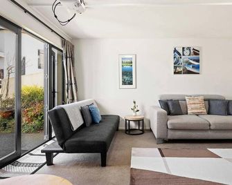 Studio 28 - Taupo - Living room