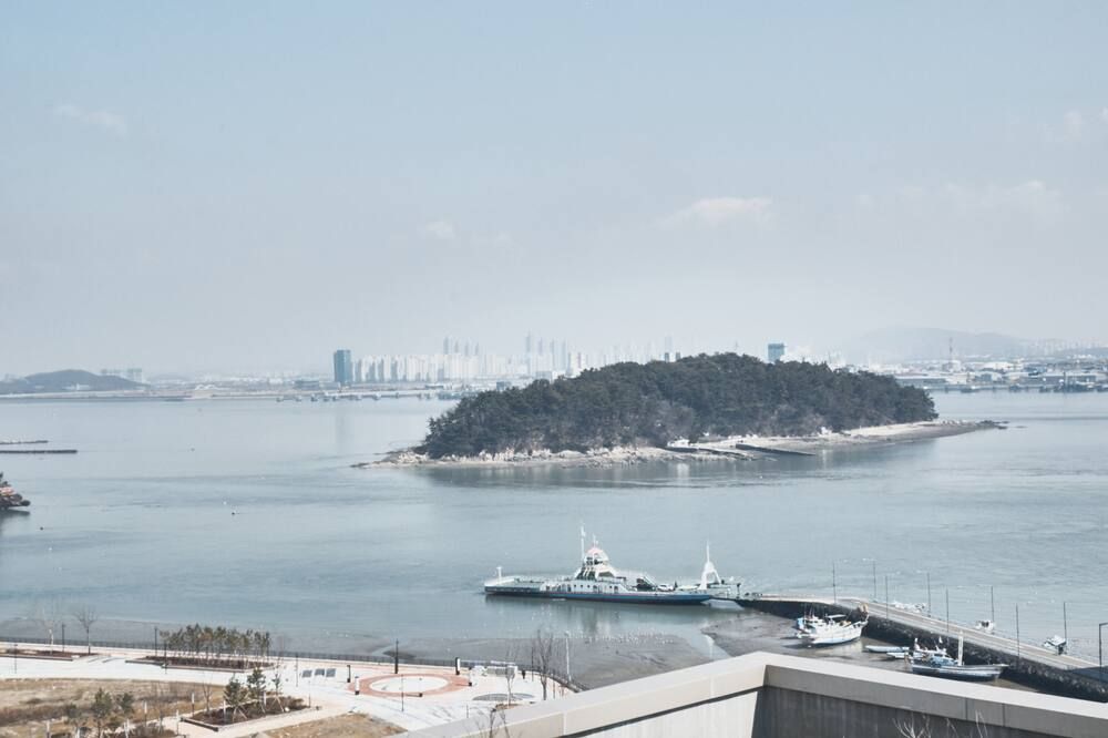Royal Emporium Incheon Airport thumbnail 3