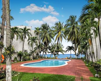 Award Winning Ocean Front 1 Bed Condo Wi-Fi - Tower Isle - Pool