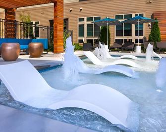 Charming Condo with Nice Amenities at Alexandria - Alexandria - Piscina