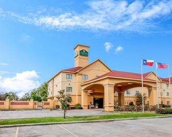 La Quinta Inn & Suites by Wyndham Pasadena - Pasadena - Edificio