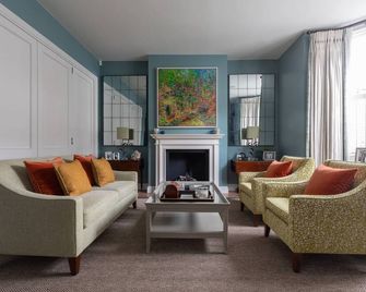 Granard Road by onefinestay - London - Living room