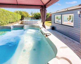 Nice Home In Helsingborg - Helsingborg - Pool