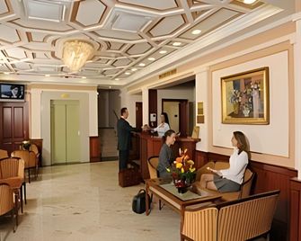 Kodmon - Eger - Lobby