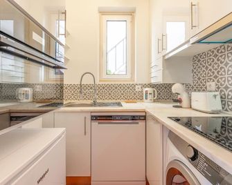 Charming Haven on the Portuguese Riviera - Lisbon - Kitchen