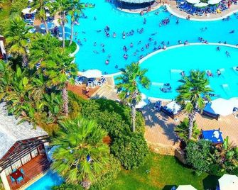 Turquoise Beach Resort - Tiro - Piscina