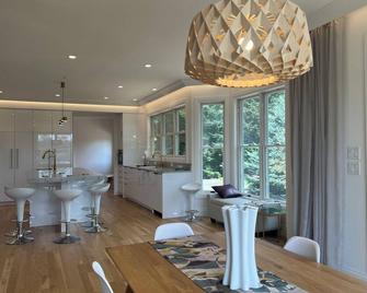 Secluded North Fork Wine Country Gem on Long Island Sound - Riverhead - Dining room