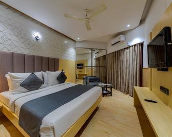 Hotel Surya Executive 3 Star Hotel - Solāpur - Bedroom