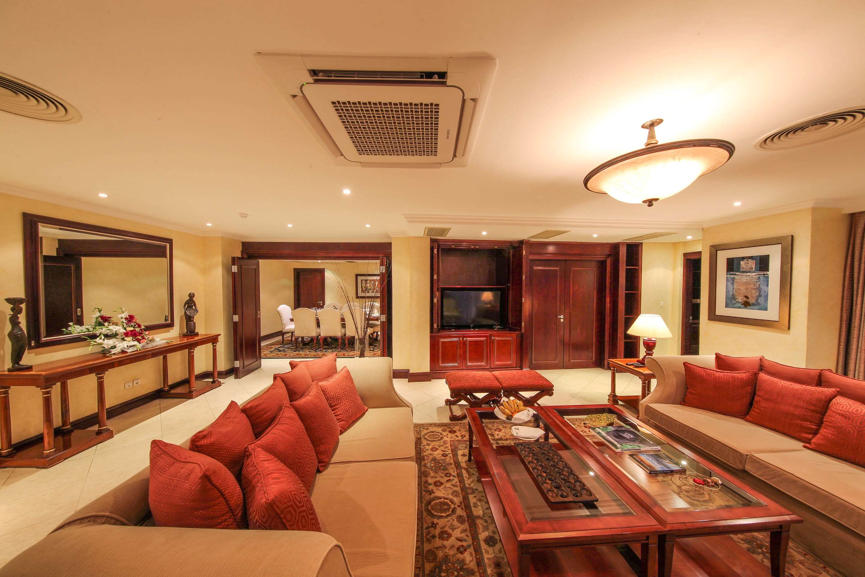 Kigali Serena Hotel - קיגאלי - סלון