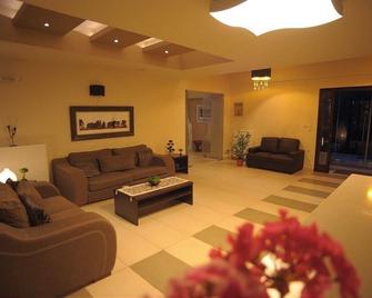 Hotel Afrika - Elaionas - Wohnzimmer