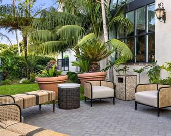 Embassy Suites by Hilton Fort Myers Estero - Estero - Patio