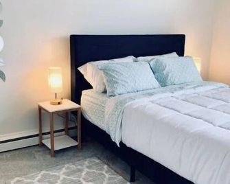 The Orange House with heated pool, Sleeps 8 - Eden - Bedroom