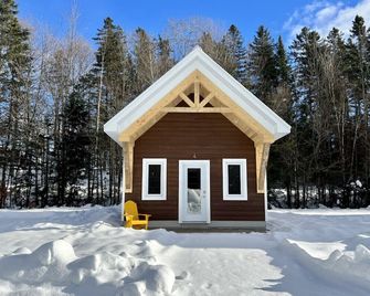 Mini cottage # 4 by the river banks - Saint-Gabriel-de-Valcartier