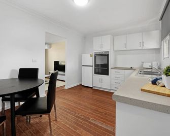 Rangeway Rescue - Older 3br Home - Geraldton - Kitchen