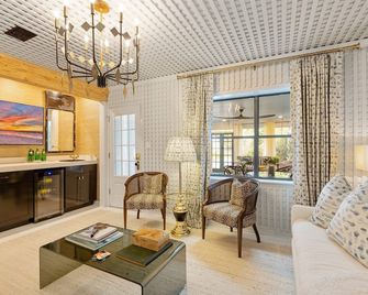 Le Hibou Blanc (A) - Fairhope: Laid-back Sophistication - Fairhope - Living room