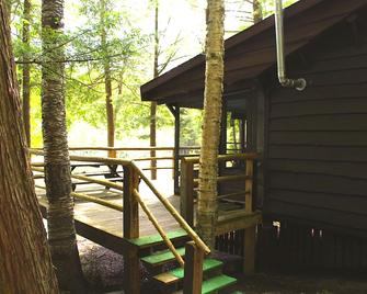 Homespun Charm at Waterfront Cabin Surrounded by Woodlands in Upstate New York - Saranac Lake