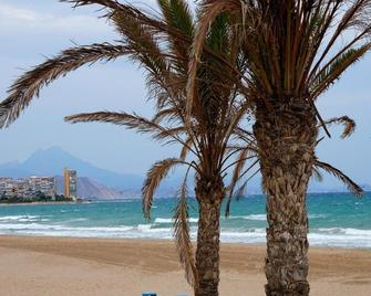 Hotel Boutique Calas de Alicante - Alicante - Beach