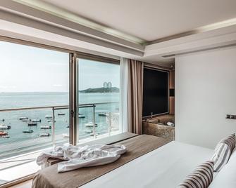 All-Inclusive Life Premium Room; Double Whirlpool Tub with Sea View, and Balcony - Ibiza - Bedroom