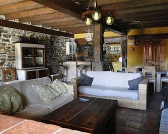 Cottage (full rental) La Corva 8 people and La Parda 8 people - Triollo - Sala de estar