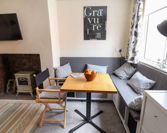 Tower View Cottage - Chester - Living room