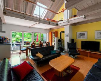 Modern 220 Sqm Holiday Home, Terrace, Garden, Sauna, Fireplace - Freiamt - Sala de estar