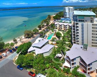 Moorings Beach Resort - Golden Beach - Building