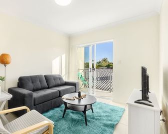 Cozy 1BR Unit in Springwood Great Location Parking - Springwood