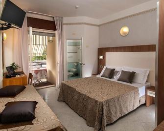 Hotel Lina - Misano Adriatico - Makuuhuone