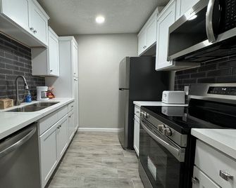 Glenmeadow Retreat 2br Sleeps 6! - Beaumont - Kitchen