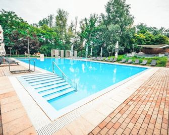 Varga Tanya Hotel - Kerekegyháza - Piscina
